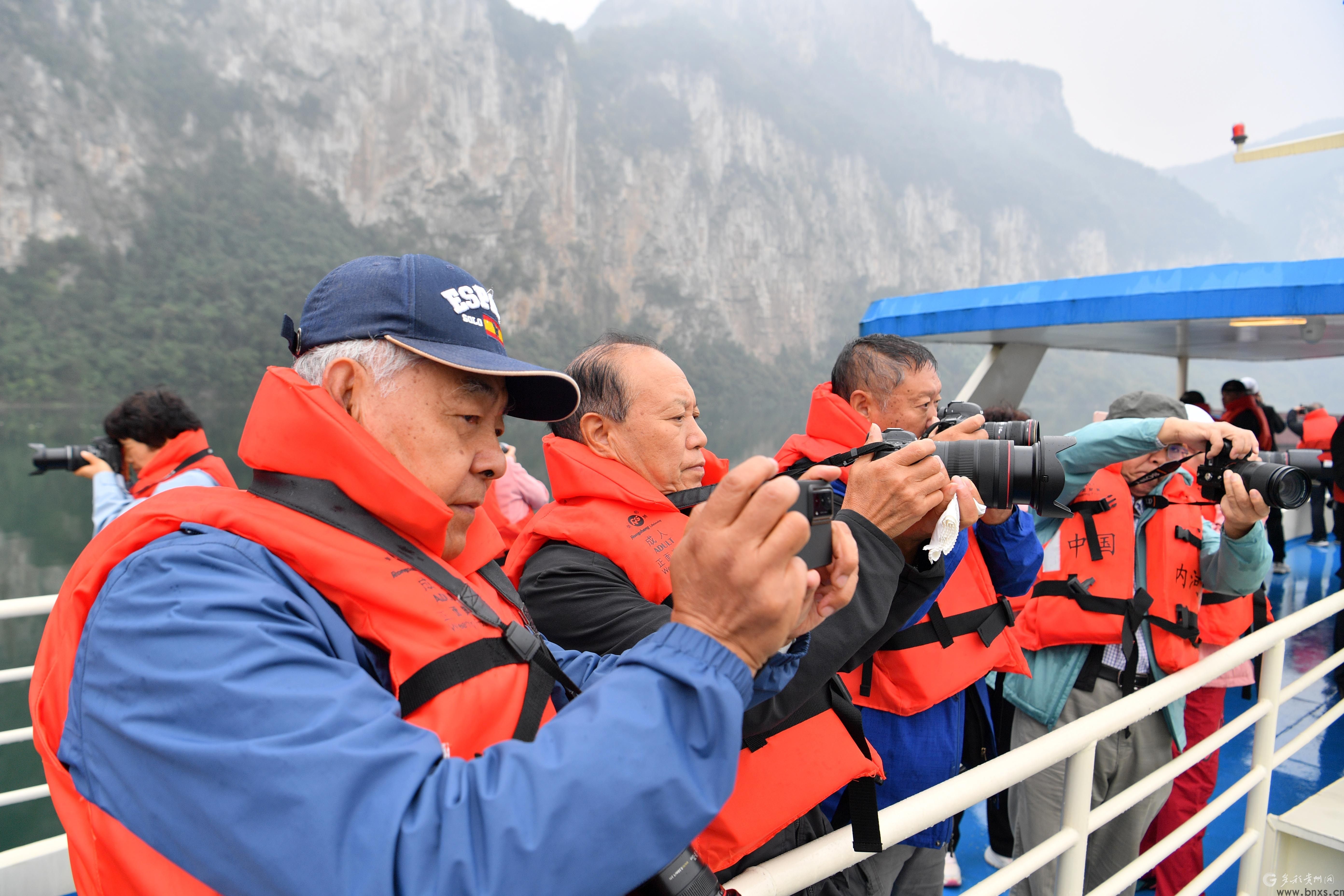 2023年10月26日，中国国际海洋摄影协会的会员在拍摄乌江百里画廊的风光。DSC_4981.JPG